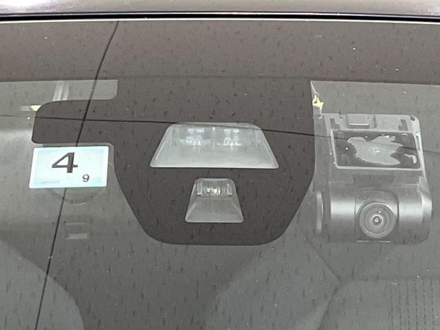 【ドライブレコーダー】安心・安全なカーライフに必須のドライブレコーダーを装備！走行中はもちろん、あおり運転や事故に遭遇した際の状況も映像で記録し、万一のリスクに備えます。