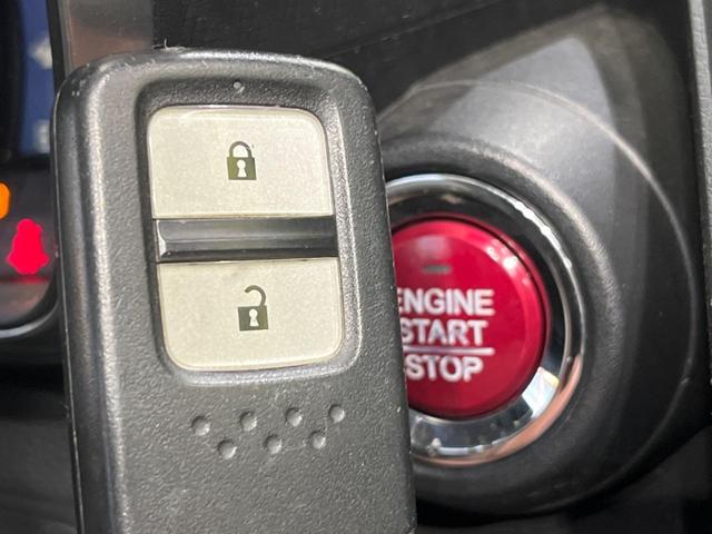 【クルーズコントロール】高速道路もラクラク走行。アクセルを離しても一定速度で走行ができ、長距離運転時の負担を軽減！加速・減速も簡単なスイッチ操作で調整できます。