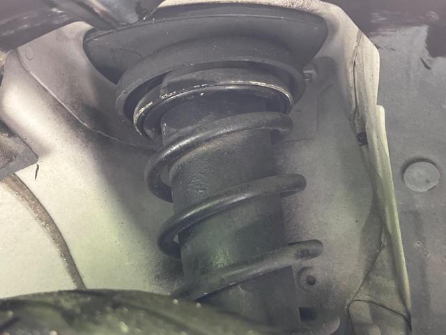 お車を安心してお乗りいただく為には、足回りの定期点検が欠かせません。サービスサポート（有償保証）では無料点検もご提供しており、安心のカーライフをお過ごしいただけるサポート体制が整っています。