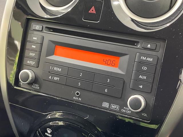 ノート Ｘ　ＤＩＧ－Ｓ　禁煙車　スマートキー　オートエアコン　ＣＤ再生　ＡＵＸ　ＡＭ／ＦＭラジオ機能　アイドリングストップ　電動格納ミラー　ヘッドライトレベライザー　シートリフター　盗難防止装置　プライバシーガラス（4枚目）