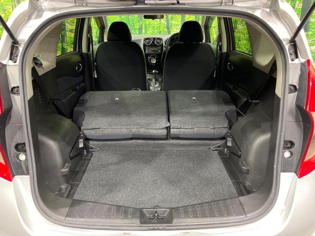 ノート Ｘ　ＤＩＧ－Ｓ　禁煙車　スマートキー　オートエアコン　ＣＤ再生　ＡＵＸ　ＡＭ／ＦＭラジオ機能　アイドリングストップ　電動格納ミラー　ヘッドライトレベライザー　シートリフター　盗難防止装置　プライバシーガラス（10枚目）