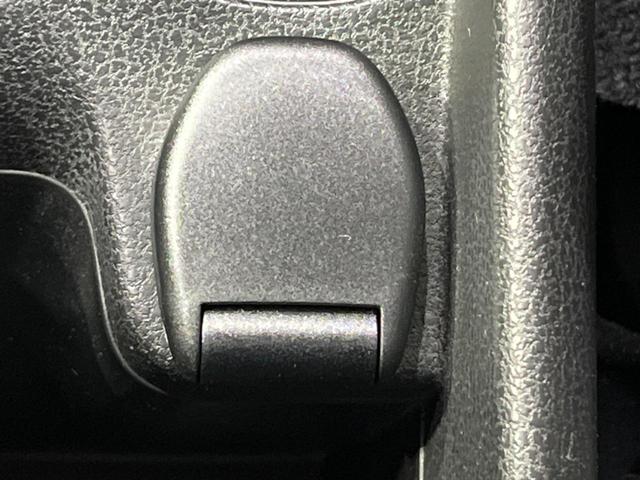 ノート Ｘ　ＤＩＧ－Ｓ　禁煙車　スマートキー　オートエアコン　ＣＤ再生　ＡＵＸ　ＡＭ／ＦＭラジオ機能　アイドリングストップ　電動格納ミラー　ヘッドライトレベライザー　シートリフター　盗難防止装置　プライバシーガラス（33枚目）