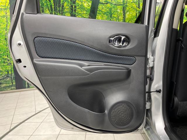 ノート Ｘ　ＤＩＧ－Ｓ　禁煙車　スマートキー　オートエアコン　ＣＤ再生　ＡＵＸ　ＡＭ／ＦＭラジオ機能　アイドリングストップ　電動格納ミラー　ヘッドライトレベライザー　シートリフター　盗難防止装置　プライバシーガラス（43枚目）