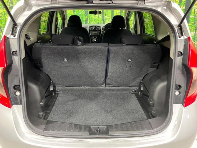 ノート Ｘ　ＤＩＧ－Ｓ　禁煙車　スマートキー　オートエアコン　ＣＤ再生　ＡＵＸ　ＡＭ／ＦＭラジオ機能　アイドリングストップ　電動格納ミラー　ヘッドライトレベライザー　シートリフター　盗難防止装置　プライバシーガラス（50枚目）