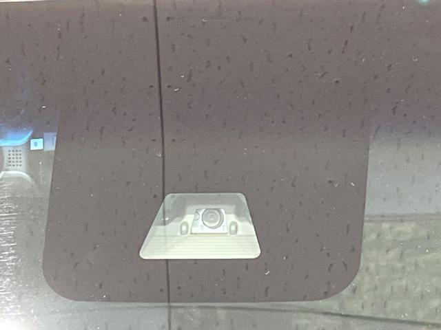 【スマートアシスト】走行中に前方の車両等を認識し、衝突しそうな時は警報とブレーキで衝突回避と被害軽減をアシスト。より安全にドライブをお楽しみいただけます。