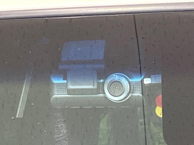 【ドライブレコーダー】安心・安全なカーライフに必須のドライブレコーダーを装備！走行中はもちろん、あおり運転や事故に遭遇した際の状況も映像で記録し、万一のリスクに備えます。