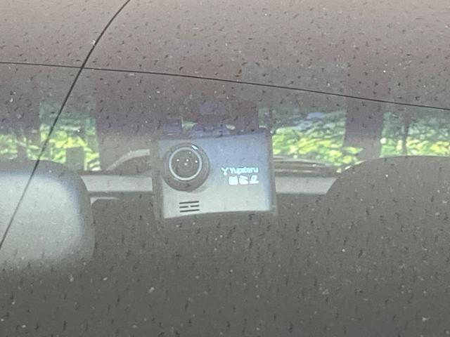 フィットハイブリッド ハイブリッド・10thアニバーサリー 純正ナビ バックカメラ 禁煙車 ドラレコ スマートキー HIDヘッド ETC クルコン オートライト オートエアコン CD DVD再生 地デジ ステアリングスイッチ アイドリングストップ(5枚目)