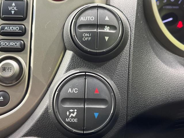 フィットハイブリッド ハイブリッド・10thアニバーサリー 純正ナビ バックカメラ 禁煙車 ドラレコ スマートキー HIDヘッド ETC クルコン オートライト オートエアコン CD DVD再生 地デジ ステアリングスイッチ アイドリングストップ(7枚目)