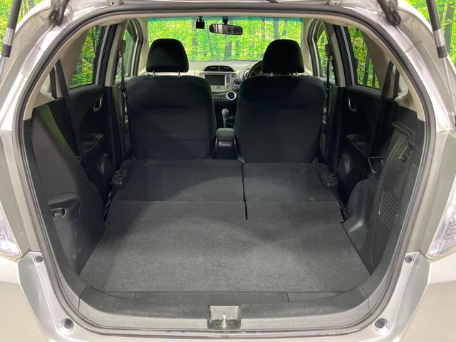 フィットハイブリッド ハイブリッド・10thアニバーサリー 純正ナビ バックカメラ 禁煙車 ドラレコ スマートキー HIDヘッド ETC クルコン オートライト オートエアコン CD DVD再生 地デジ ステアリングスイッチ アイドリングストップ(10枚目)