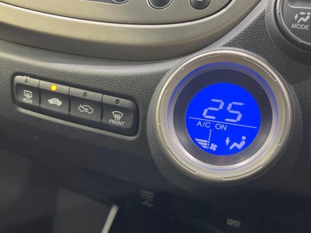 フィットハイブリッド ハイブリッド・10thアニバーサリー 純正ナビ バックカメラ 禁煙車 ドラレコ スマートキー HIDヘッド ETC クルコン オートライト オートエアコン CD DVD再生 地デジ ステアリングスイッチ アイドリングストップ(26枚目)