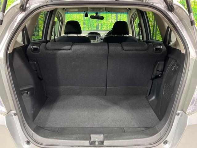 フィットハイブリッド ハイブリッド・10thアニバーサリー 純正ナビ バックカメラ 禁煙車 ドラレコ スマートキー HIDヘッド ETC クルコン オートライト オートエアコン CD DVD再生 地デジ ステアリングスイッチ アイドリングストップ(36枚目)