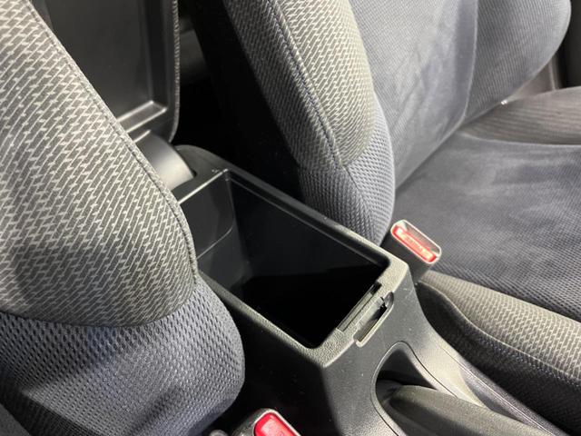 フィットハイブリッド ハイブリッド・10thアニバーサリー 純正ナビ バックカメラ 禁煙車 ドラレコ スマートキー HIDヘッド ETC クルコン オートライト オートエアコン CD DVD再生 地デジ ステアリングスイッチ アイドリングストップ(41枚目)