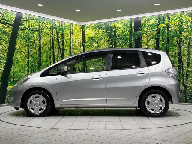 フィットハイブリッド ハイブリッド・10thアニバーサリー 純正ナビ バックカメラ 禁煙車 ドラレコ スマートキー HIDヘッド ETC クルコン オートライト オートエアコン CD DVD再生 地デジ ステアリングスイッチ アイドリングストップ(45枚目)