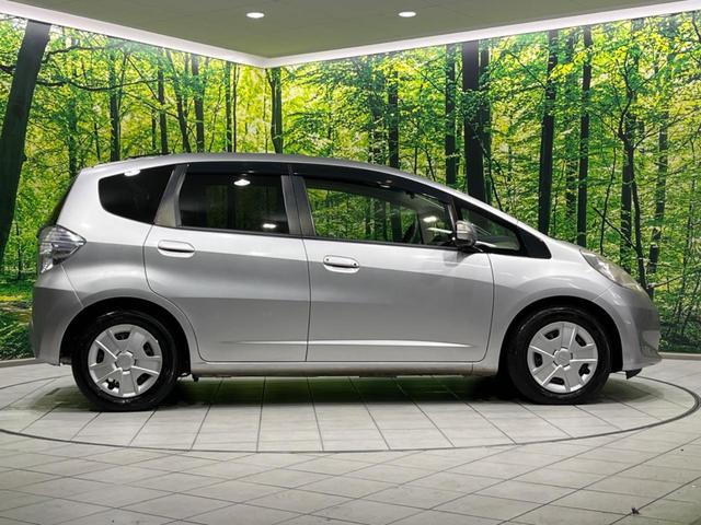 フィットハイブリッド ハイブリッド・10thアニバーサリー 純正ナビ バックカメラ 禁煙車 ドラレコ スマートキー HIDヘッド ETC クルコン オートライト オートエアコン CD DVD再生 地デジ ステアリングスイッチ アイドリングストップ(46枚目)