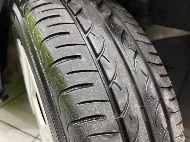 フィットハイブリッド ハイブリッド・10thアニバーサリー 純正ナビ バックカメラ 禁煙車 ドラレコ スマートキー HIDヘッド ETC クルコン オートライト オートエアコン CD DVD再生 地デジ ステアリングスイッチ アイドリングストップ(56枚目)