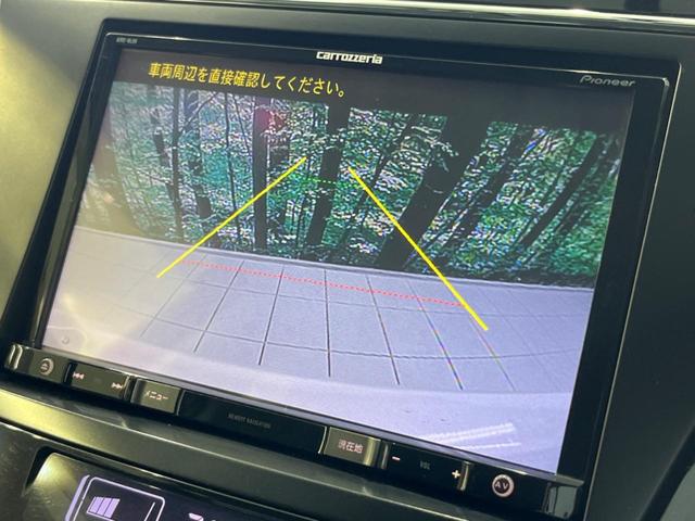 【バックカメラ】駐車時に後方がリアルタイム映像で確認できます。大型商業施設や立体駐車場での駐車時や、夜間のバック時に大活躍！運転スキルに関わらず、今や必須となった装備のひとつです！