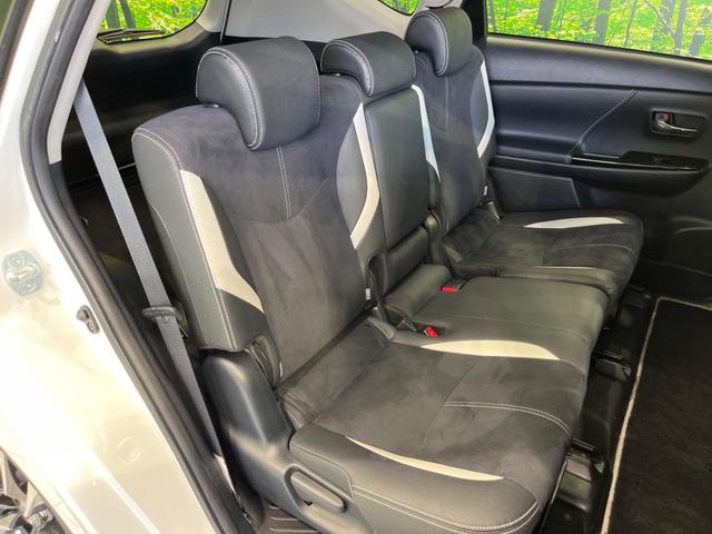 【ハーフレザーシート】高級感と座り心地を両立した人気のシート♪背面・座面はスエード調となっており、肌触りや滑りにくさに優れています。気温や服装に左右されず快適にお乗りいただけます。