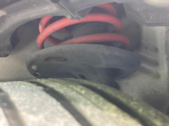 お車を安心してお乗りいただく為には、足回りの定期点検が欠かせません。サービスサポート（有償保証）では無料点検もご提供しており、安心のカーライフをお過ごしいただけるサポート体制が整っています。