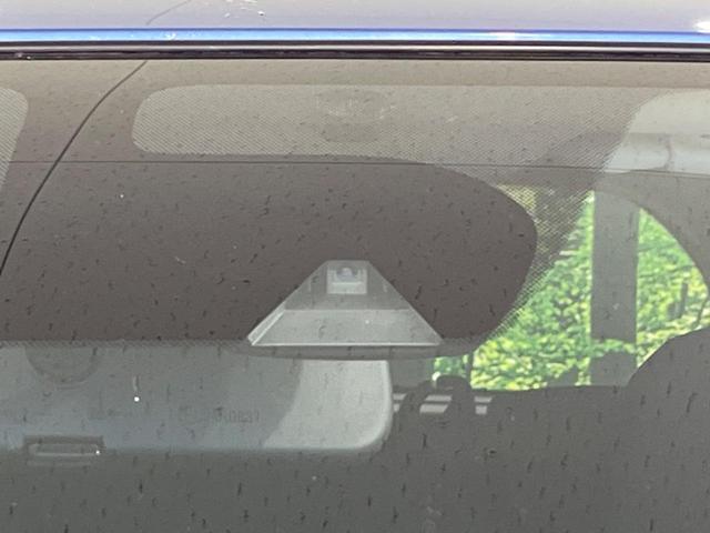 ノート Ｘ　Ｖセレクション＋セーフティ　純正ナビ　衝突軽減装置　禁煙車　スマートキー　ＥＴＣ　車線逸脱警報　Ｂｌｕｅｔｏｏｔｈ　ＣＤ　ＤＶＤ再生　フルセグ　アイドリングストップ　ヘッドライトレベライザー　シートリフター　電動格納ミラー（4枚目）