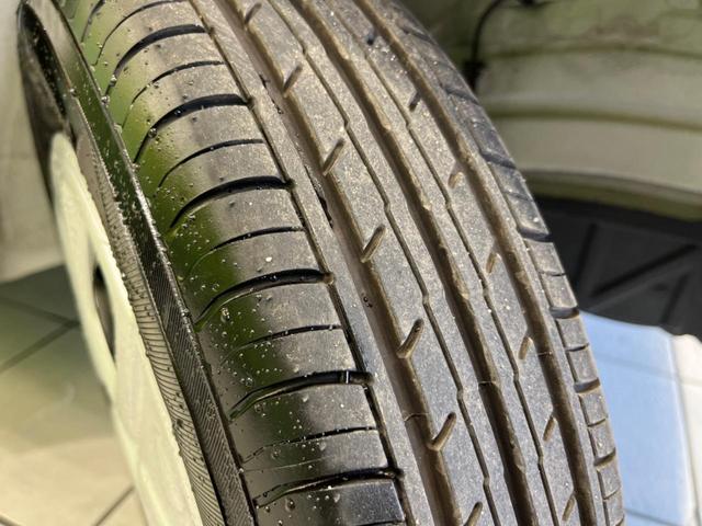 アルト L 衝突軽減装置 禁煙車 シートヒーター クリアランスソナー ETC オートハイビーム 車線逸脱警報 誤発進抑制機能 先行車発進告知 オーディオ CD再生 AM FM キーレス アイドリングストップ(27枚目)