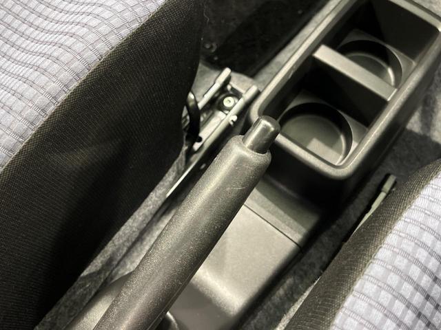 アルト L 衝突軽減装置 禁煙車 シートヒーター クリアランスソナー ETC オートハイビーム 車線逸脱警報 誤発進抑制機能 先行車発進告知 オーディオ CD再生 AM FM キーレス アイドリングストップ(31枚目)