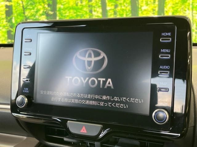 ヤリス ハイブリッドＧ　純正８型ディスプレイオーディオ　全周囲カメラ　衝突軽減装置　レーダークルーズ　禁煙車　コーナーセンサー　レーンキープ　スマートキー　ＥＴＣ　オートハイビーム　オートエアコン　Ｂｌｕｅｔｏｏｔｈ（3枚目）