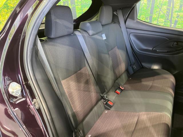 ヤリス ハイブリッドＧ　純正８型ディスプレイオーディオ　全周囲カメラ　衝突軽減装置　レーダークルーズ　禁煙車　コーナーセンサー　レーンキープ　スマートキー　ＥＴＣ　オートハイビーム　オートエアコン　Ｂｌｕｅｔｏｏｔｈ（9枚目）