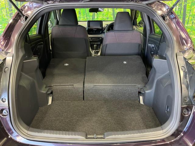 ヤリス ハイブリッドＧ　純正８型ディスプレイオーディオ　全周囲カメラ　衝突軽減装置　レーダークルーズ　禁煙車　コーナーセンサー　レーンキープ　スマートキー　ＥＴＣ　オートハイビーム　オートエアコン　Ｂｌｕｅｔｏｏｔｈ（10枚目）