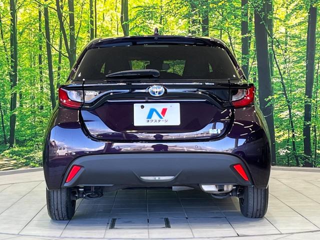 ヤリス ハイブリッドＧ　純正８型ディスプレイオーディオ　全周囲カメラ　衝突軽減装置　レーダークルーズ　禁煙車　コーナーセンサー　レーンキープ　スマートキー　ＥＴＣ　オートハイビーム　オートエアコン　Ｂｌｕｅｔｏｏｔｈ（15枚目）