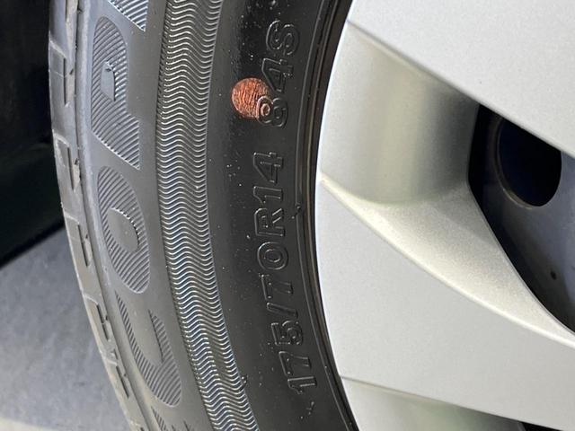 ヤリス ハイブリッドＧ　純正８型ディスプレイオーディオ　全周囲カメラ　衝突軽減装置　レーダークルーズ　禁煙車　コーナーセンサー　レーンキープ　スマートキー　ＥＴＣ　オートハイビーム　オートエアコン　Ｂｌｕｅｔｏｏｔｈ（25枚目）