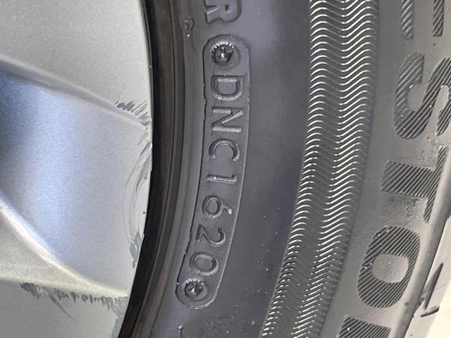 ヤリス ハイブリッドＧ　純正８型ディスプレイオーディオ　全周囲カメラ　衝突軽減装置　レーダークルーズ　禁煙車　コーナーセンサー　レーンキープ　スマートキー　ＥＴＣ　オートハイビーム　オートエアコン　Ｂｌｕｅｔｏｏｔｈ（26枚目）