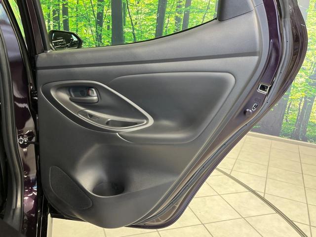 ヤリス ハイブリッドＧ　純正８型ディスプレイオーディオ　全周囲カメラ　衝突軽減装置　レーダークルーズ　禁煙車　コーナーセンサー　レーンキープ　スマートキー　ＥＴＣ　オートハイビーム　オートエアコン　Ｂｌｕｅｔｏｏｔｈ（48枚目）