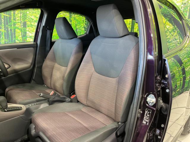 ヤリス ハイブリッドＧ　純正８型ディスプレイオーディオ　全周囲カメラ　衝突軽減装置　レーダークルーズ　禁煙車　コーナーセンサー　レーンキープ　スマートキー　ＥＴＣ　オートハイビーム　オートエアコン　Ｂｌｕｅｔｏｏｔｈ（49枚目）