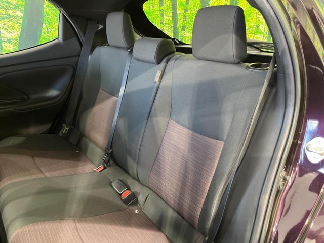 ヤリス ハイブリッドＧ　純正８型ディスプレイオーディオ　全周囲カメラ　衝突軽減装置　レーダークルーズ　禁煙車　コーナーセンサー　レーンキープ　スマートキー　ＥＴＣ　オートハイビーム　オートエアコン　Ｂｌｕｅｔｏｏｔｈ（51枚目）