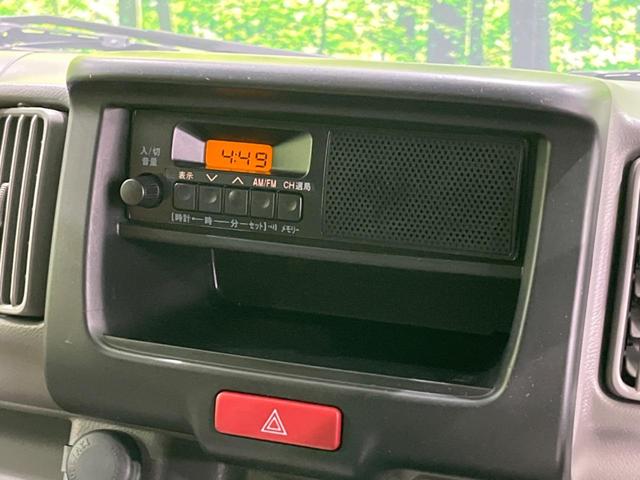 エブリイ PAリミテッド 衝突軽減装置 禁煙車 クリアランスソナー オートハイビーム 車線逸脱警報 誤発進抑制機能 先行車発進告知 オートライト ヘッドライトレベライザー アイドリングストップ AM FM再生(41枚目)
