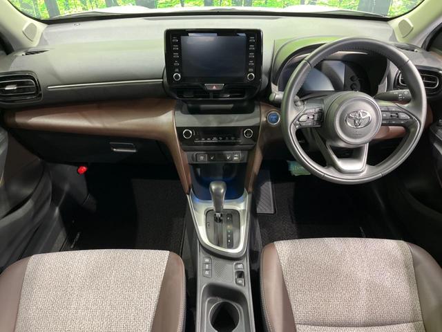 ヤリスクロス ハイブリッドＺ　純正８型ナビ　全周囲カメラ　衝突軽減装置　レーダークルーズ　禁煙車　ハーフレザーシート　パワーシート　シートヒーター　前後ドラレコ　コーナーセンサー　スマートキー　ＬＥＤヘッド　ＥＴＣ　車線逸脱警報（2枚目）