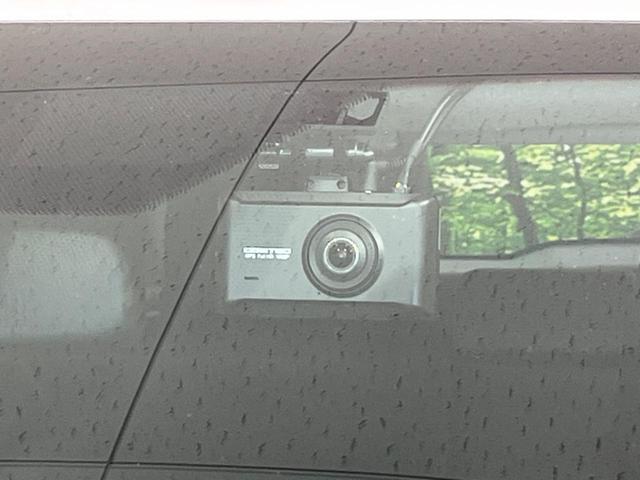 ヤリスクロス ハイブリッドＺ　純正８型ナビ　全周囲カメラ　衝突軽減装置　レーダークルーズ　禁煙車　ハーフレザーシート　パワーシート　シートヒーター　前後ドラレコ　コーナーセンサー　スマートキー　ＬＥＤヘッド　ＥＴＣ　車線逸脱警報（6枚目）