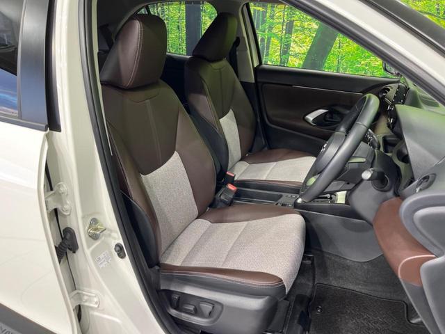 ヤリスクロス ハイブリッドＺ　純正８型ナビ　全周囲カメラ　衝突軽減装置　レーダークルーズ　禁煙車　ハーフレザーシート　パワーシート　シートヒーター　前後ドラレコ　コーナーセンサー　スマートキー　ＬＥＤヘッド　ＥＴＣ　車線逸脱警報（8枚目）