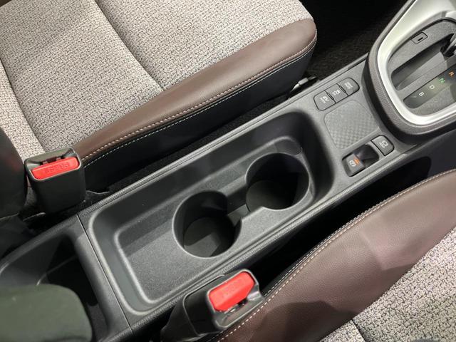 ヤリスクロス ハイブリッドＺ　純正８型ナビ　全周囲カメラ　衝突軽減装置　レーダークルーズ　禁煙車　ハーフレザーシート　パワーシート　シートヒーター　前後ドラレコ　コーナーセンサー　スマートキー　ＬＥＤヘッド　ＥＴＣ　車線逸脱警報（43枚目）