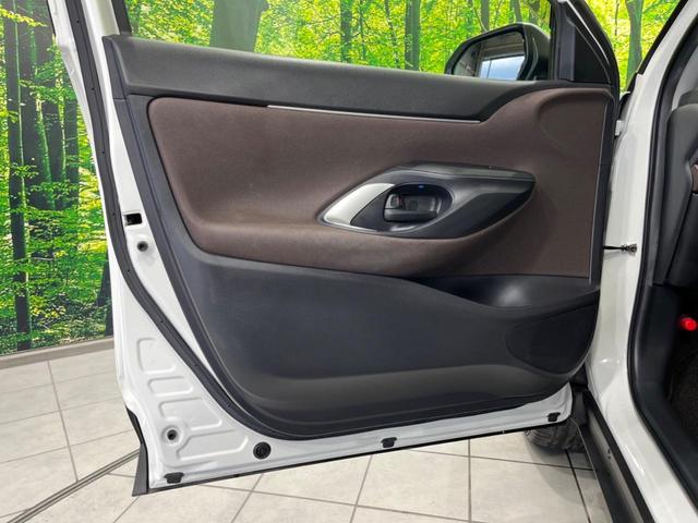 ヤリスクロス ハイブリッドＺ　純正８型ナビ　全周囲カメラ　衝突軽減装置　レーダークルーズ　禁煙車　ハーフレザーシート　パワーシート　シートヒーター　前後ドラレコ　コーナーセンサー　スマートキー　ＬＥＤヘッド　ＥＴＣ　車線逸脱警報（46枚目）