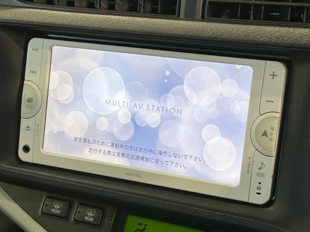 アクア Ｓ　純正ナビ　禁煙車　スマートキー　ＬＥＤヘッド　ＥＴＣ　１５インチＡＷ　オートライト　フォグランプ　オートエアコン　ＣＤ　地デジ　ドアバイザー　プライバシーガラス　アイドリングストップ　横滑り防止装置（3枚目）