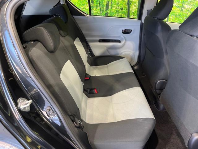 アクア Ｓ　純正ナビ　禁煙車　スマートキー　ＬＥＤヘッド　ＥＴＣ　１５インチＡＷ　オートライト　フォグランプ　オートエアコン　ＣＤ　地デジ　ドアバイザー　プライバシーガラス　アイドリングストップ　横滑り防止装置（9枚目）