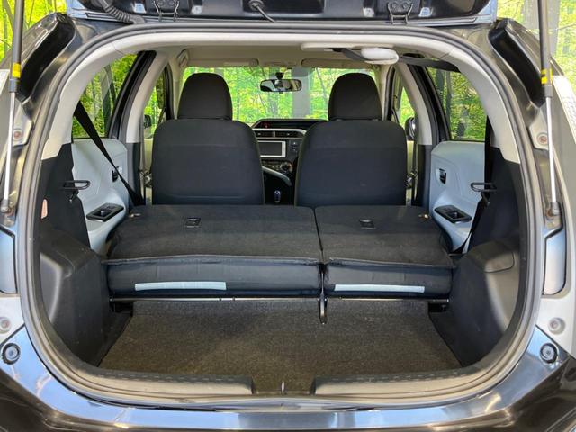 アクア Ｓ　純正ナビ　禁煙車　スマートキー　ＬＥＤヘッド　ＥＴＣ　１５インチＡＷ　オートライト　フォグランプ　オートエアコン　ＣＤ　地デジ　ドアバイザー　プライバシーガラス　アイドリングストップ　横滑り防止装置（10枚目）