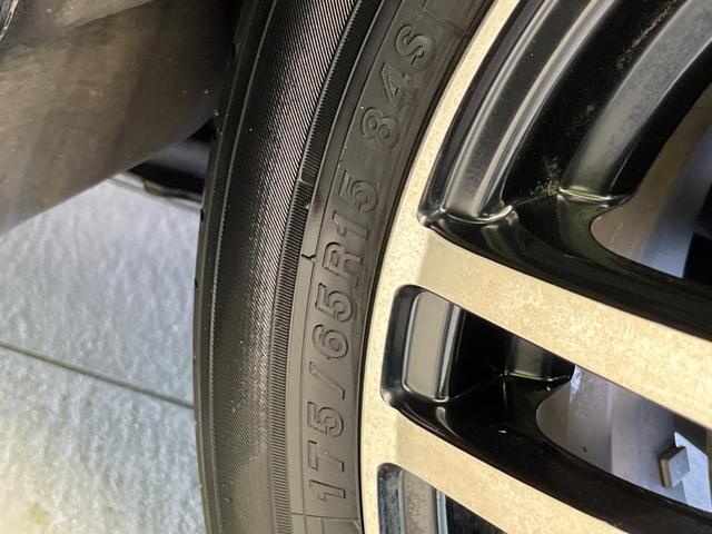 アクア Ｓ　純正ナビ　禁煙車　スマートキー　ＬＥＤヘッド　ＥＴＣ　１５インチＡＷ　オートライト　フォグランプ　オートエアコン　ＣＤ　地デジ　ドアバイザー　プライバシーガラス　アイドリングストップ　横滑り防止装置（26枚目）