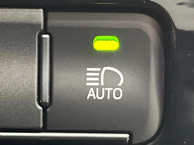 プリウス SセーフティプラスII 純正ナビ 全周囲カメラ 100V電源 衝突軽減装置 レーダークルーズ 禁煙車 ドラレコ コーナーセンサー レーンキープ スマートキー LEDヘッド ETC ブラインドスポットモニター 誤発進抑制機能(32枚目)