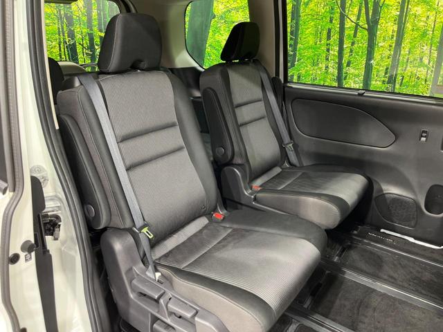 セレナ e-パワー ハイウェイスターV 両側電動ドア 後席モニター 純正10型ナビ 全周囲カメラ 衝突軽減装置 プロパイロット 寒冷地仕様 禁煙車 ドラレコ ETC シートヒーター コーナーセンサー スマートキー LEDヘッド&フォグ(9枚目)