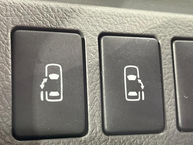 ヴォクシー ＺＳ　４ＷＤ　両側電動ドア　後席モニター　９型ナビ　バックカメラ　禁煙車　ドラレコ　スマートキー　ＨＩＤヘッド　エアロ　ＥＴＣ　純正１６インチＡＷ　オートエアコン　Ｂｌｕｅｔｏｏｔｈ　フルセグ　パドルシフト（4枚目）