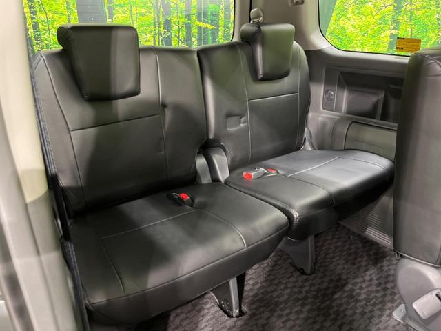 ヴォクシー ＺＳ　４ＷＤ　両側電動ドア　後席モニター　９型ナビ　バックカメラ　禁煙車　ドラレコ　スマートキー　ＨＩＤヘッド　エアロ　ＥＴＣ　純正１６インチＡＷ　オートエアコン　Ｂｌｕｅｔｏｏｔｈ　フルセグ　パドルシフト（10枚目）