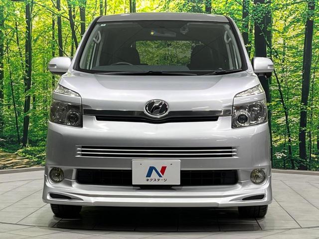 ヴォクシー ＺＳ　４ＷＤ　両側電動ドア　後席モニター　９型ナビ　バックカメラ　禁煙車　ドラレコ　スマートキー　ＨＩＤヘッド　エアロ　ＥＴＣ　純正１６インチＡＷ　オートエアコン　Ｂｌｕｅｔｏｏｔｈ　フルセグ　パドルシフト（15枚目）