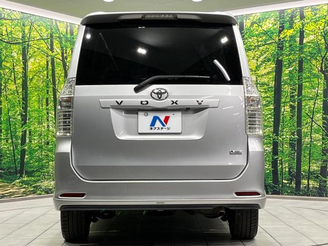 ヴォクシー ＺＳ　４ＷＤ　両側電動ドア　後席モニター　９型ナビ　バックカメラ　禁煙車　ドラレコ　スマートキー　ＨＩＤヘッド　エアロ　ＥＴＣ　純正１６インチＡＷ　オートエアコン　Ｂｌｕｅｔｏｏｔｈ　フルセグ　パドルシフト（16枚目）